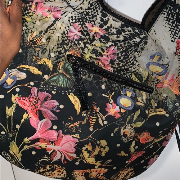 Butterfly soft material crossbody bad with stones - Picture 3 of 7